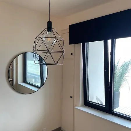 Volledig Gerenoveerd Met Zeezicht Apartman *